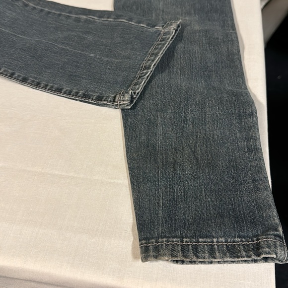 Chinese Laundry Jeans Womens Size 28 Low Rise Straight leg Distressed - Picture 6 of 8
